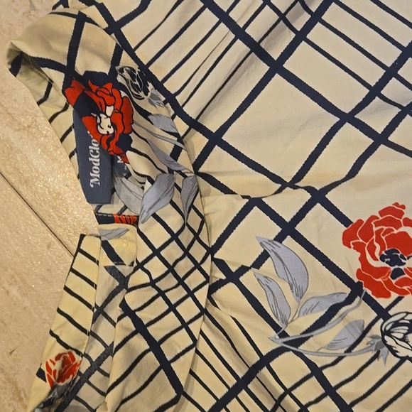 Modcloth Floral Patterned Collared Tank Blouse - Picture 6 of 9